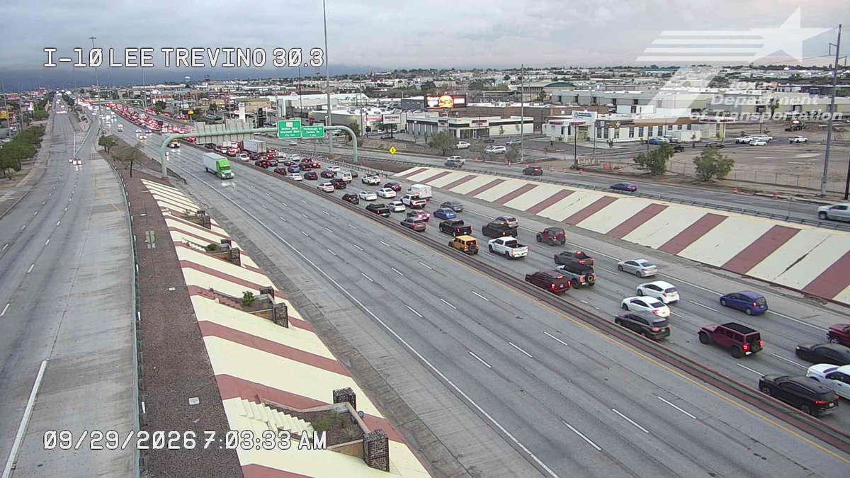 DianaGomezTV's tweet photo. 🚨Traffic Alert: Crash heading westbound on I-10 near the Yarbrough exit blocking the left to lanes.
Expect slow down and watch for emergency crews helping.
#EPTraffic #Roadways #CrashAlert #ElPasoTexas #TxDOT https://t.co/Jf9KqSBYkn