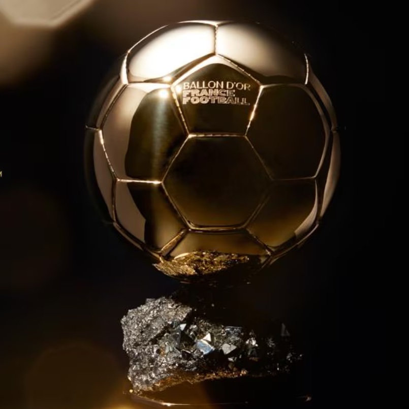 footmercato's tweet photo. 🚨 LAMINE YAMAL REPREND LA TÊTE POUR LE BALLON D'OR ! 🌕✨

Alors que les votes sont officiellement clos, Lamine Yamal serait repassé devant Harry Kane dans les pronostics des bookmakers.

Le crack du Barça est désormais crédité de 45 % de chances de sacre, contre 42 % pour l’Anglais.

Le suspense reste total… 👀
