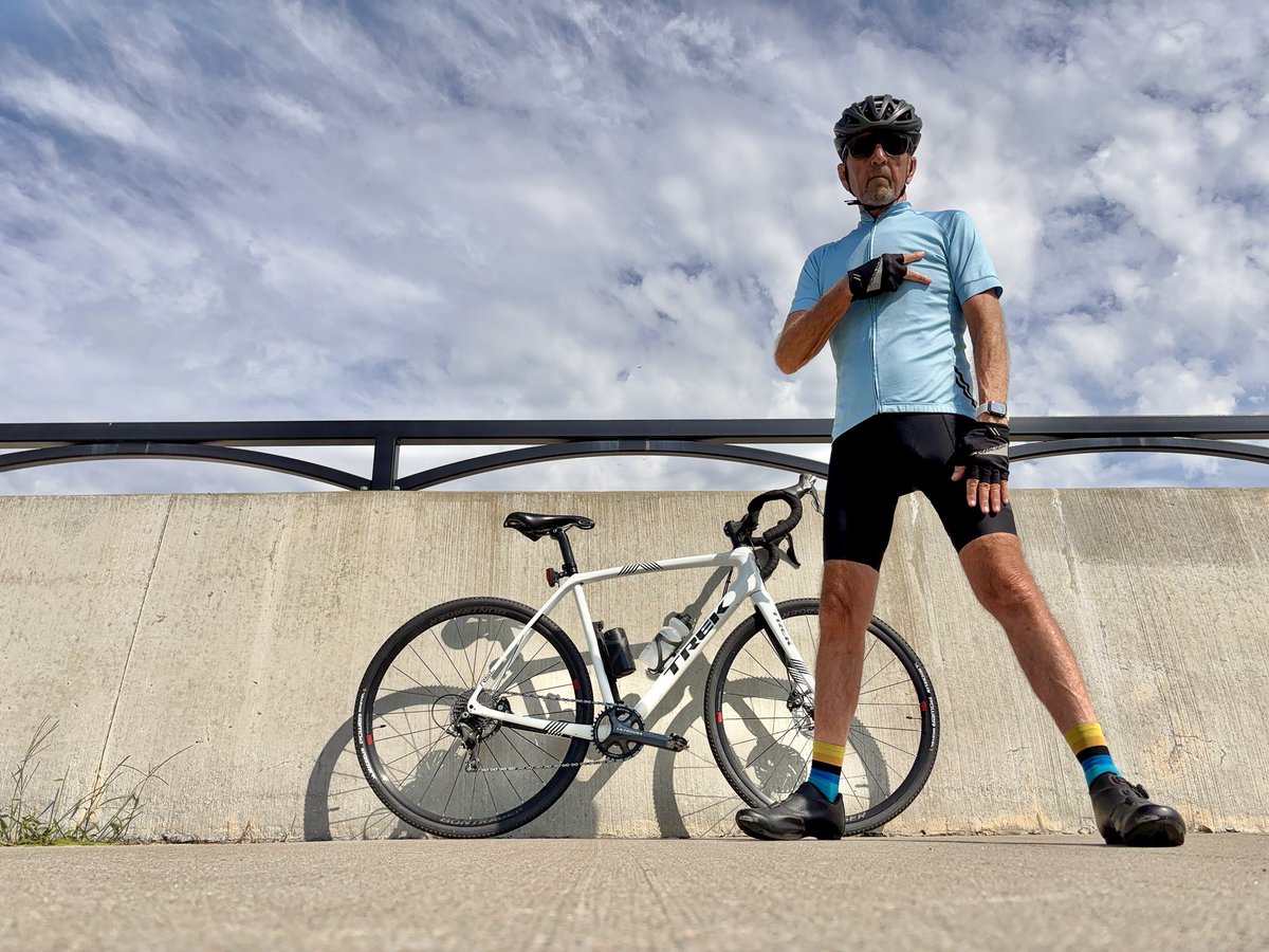 myke237's tweet photo. No Excuses Today 🎼 Ride your own story.
#i_walk #i_bike 👣🚲 #trekbikes #kansascity #bontrager #BooneRSL #selleitalia #cycling #bikinglife #michelin #giro #Oakley #twinsix #lovingthedaylight #rideyourownstory https://t.co/nJMRwJWa1s