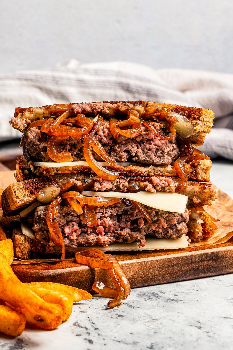 Diethood's tweet photo. Make the best homemade patty melt recipe with #beef patties, caramelized onions, and melty cheese, grilled on rye bread. It's easy, diner-style comfort food! #lunch #FoodMood #recipes ➡️  https://t.co/mqCvwJTR8E https://t.co/OFKZWmydP6