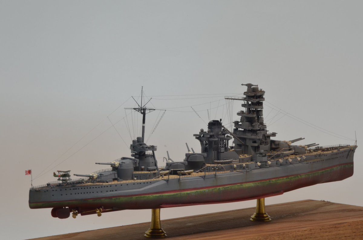 tikuzennni1's tweet photo. ハセガワ 1/700 伊勢、完成しました！
レインボーのエッチングをメインで使用しディテールアップしました。
舷窓は庇だけのエッチングを使用しました。
久々に喫水線周りの付着珪藻の再現をしてみたりも
やっぱり伊勢型戦艦はとってもかっこういいね… https://t.co/9Yjxo3xdtE