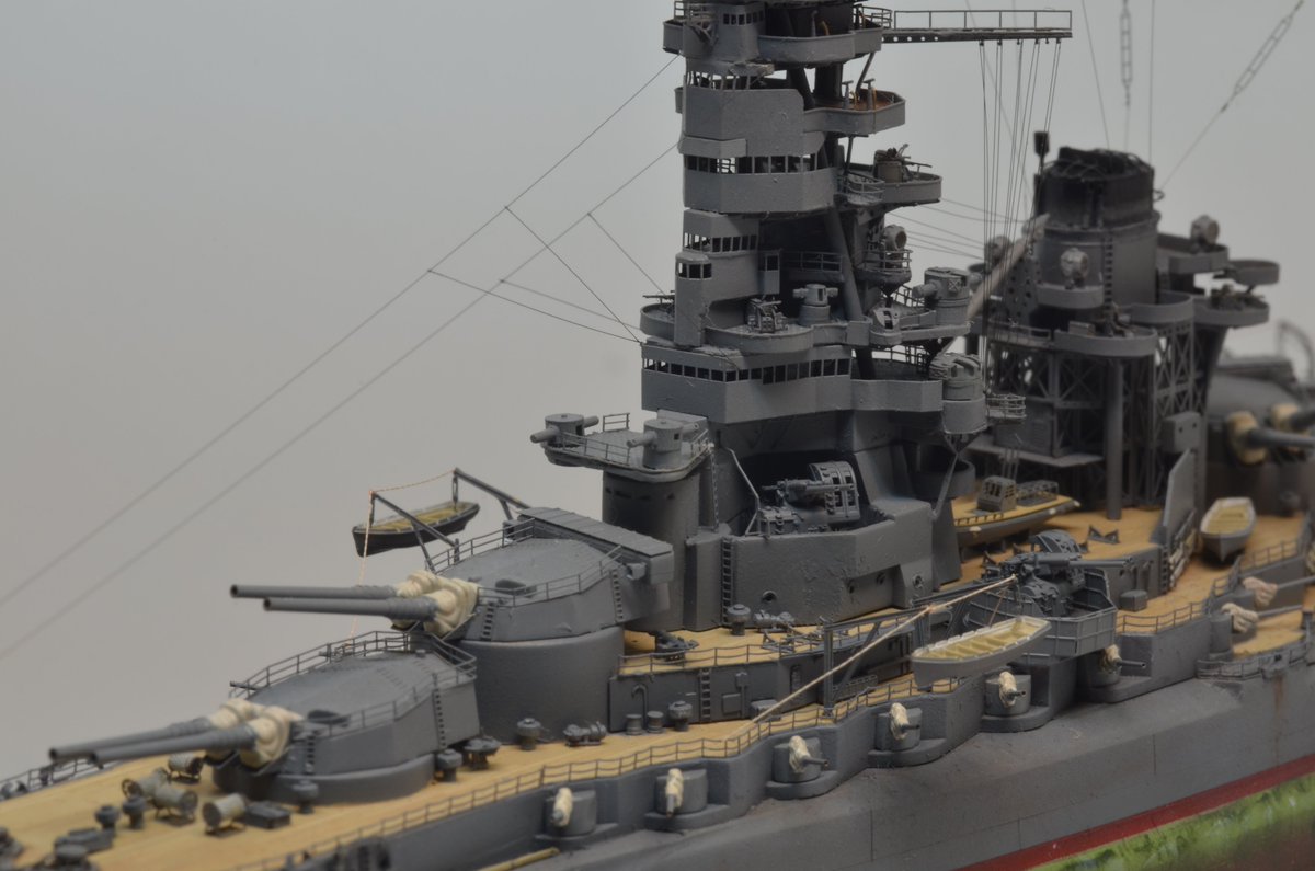 tikuzennni1's tweet photo. ハセガワ 1/700 伊勢、完成しました！
レインボーのエッチングをメインで使用しディテールアップしました。
舷窓は庇だけのエッチングを使用しました。
久々に喫水線周りの付着珪藻の再現をしてみたりも
やっぱり伊勢型戦艦はとってもかっこういいね… https://t.co/9Yjxo3xdtE