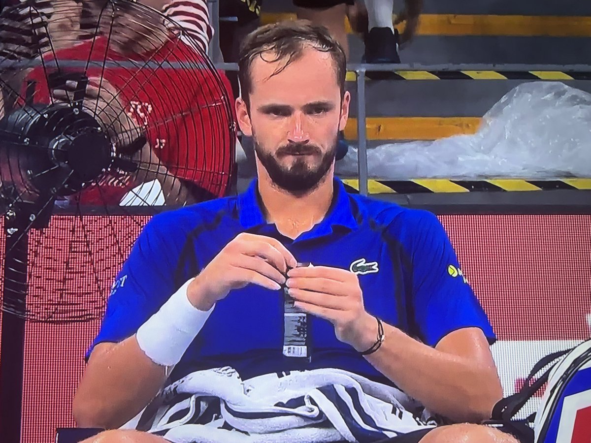 TennisRespecter's tweet photo. ANDREY, I AM YOUR FATHER

big cat 2 holds from a Hangzhou title https://t.co/FDAfYAkVB3