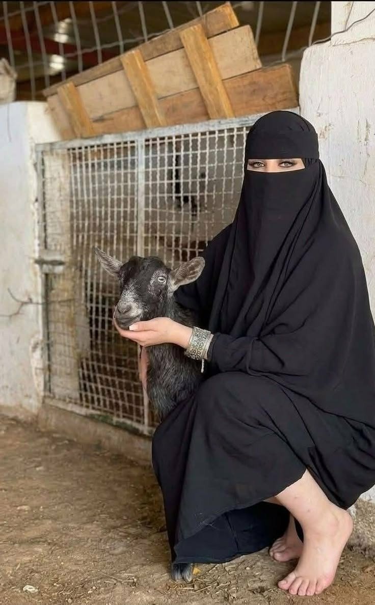 7a0oq's tweet photo. مهما كانت المرأة قوية فهي دائما محتاجة رجل في حياتها

  صح او غلط 😜 https://t.co/1r8Z0eLhzD