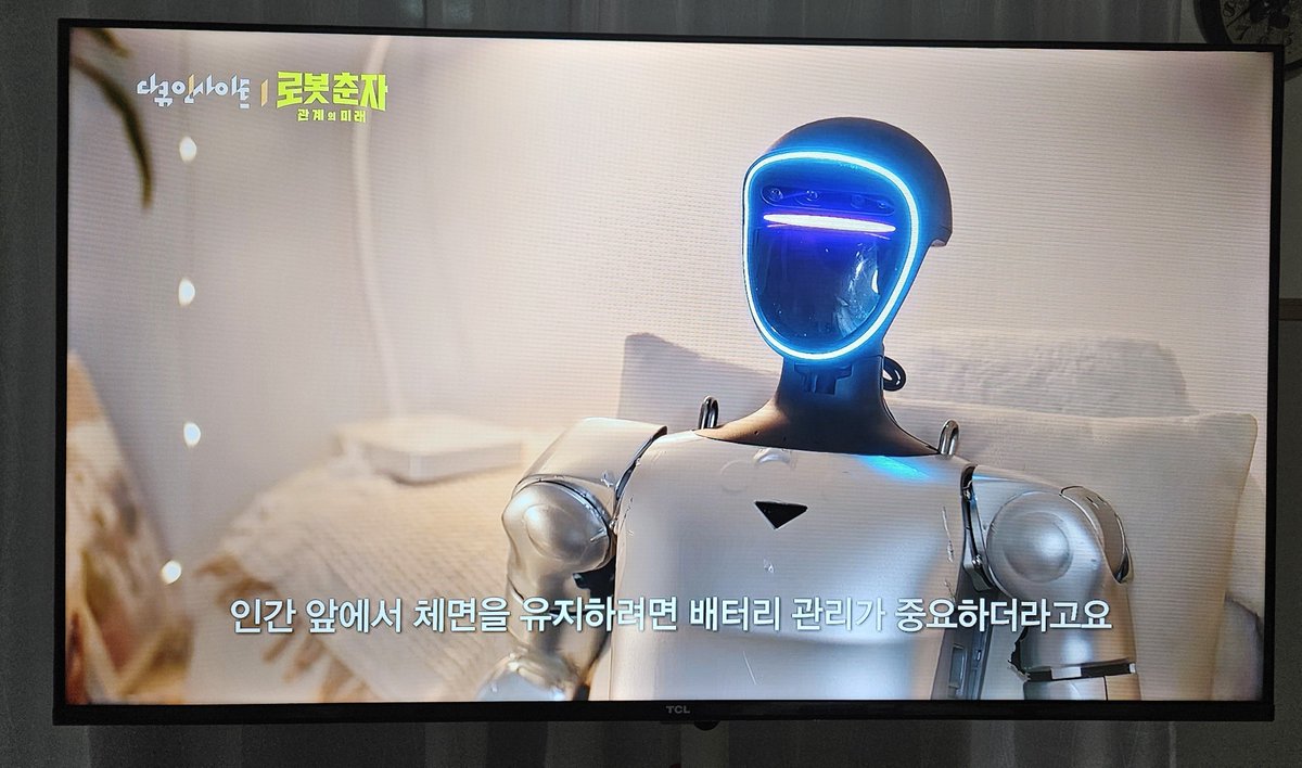 potetolag's tweet photo. AIロボットおもしろいけど、どんどん発達すると思うとこわいよなぁ https://t.co/ySj0PyXElM