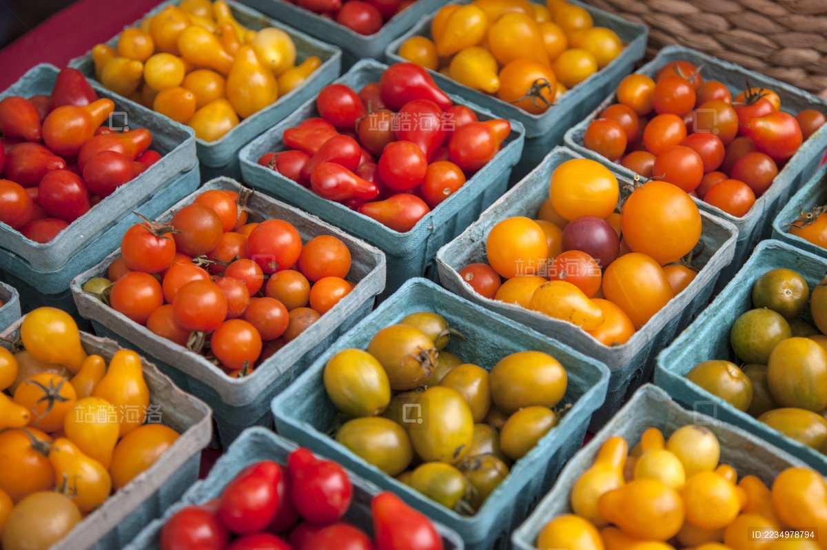 VicentaBus7w6z's tweet photo. Fresh organic cherry tomatoes u0026 basil now in stock at our local market! Perfect for your weekend pasta or salad recipes  Come grab them before they sell out!， https://t.co/FRHRYtiNNi