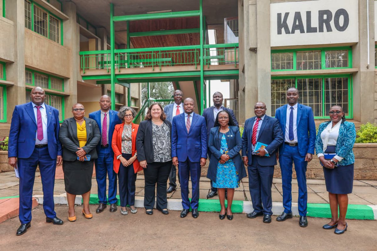 FAOKenya's tweet photo. @CS_MoALD, Nora Berrahmouni, @ZimudziFarayi, Melanie Thurber from U.S. Embassy in Nairobi, Beson Ngure, KALRO DG Dr. Patrick K. Ketiem, county leaders, development partners, farmers launched #SoilFER Project.
#SoilFER is funded by the United States Department of State. https://t.co/EaB7JvlFtK
