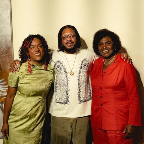 RapMais's tweet photo. 🚨 BK’ ASSINA MANIFESTO “O HIP HOP TEM LADO” EM ENCONTRO COM DANI MONTEIRO

O rapper assinou o manifesto apresentado por Dani Monteiro (PSOL), que relaciona a cultura Hip-Hop à luta política, à juventude preta e às periferias. A deputada estadual preside a Frente Parlamentar em Defesa do Hip-Hop da Alerj.