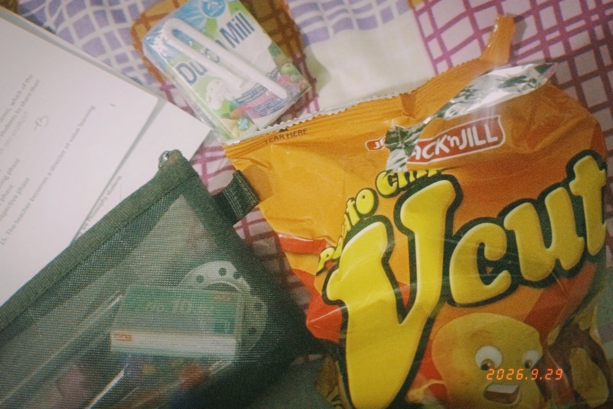 quennfident's tweet photo. ⋆｡°✎ᝰ ˎˊ˗  study log 001 : 09292026

slayed the checkup test sa Phil113. went to grocery &amp;&amp; took a short nap after; i’m supposed to study out but maulan so i stayed home. fresh restart, started reading the intro to philo &amp; finished one philosophical podcast ep | #studytwt https://t.co/yluiggsbOn