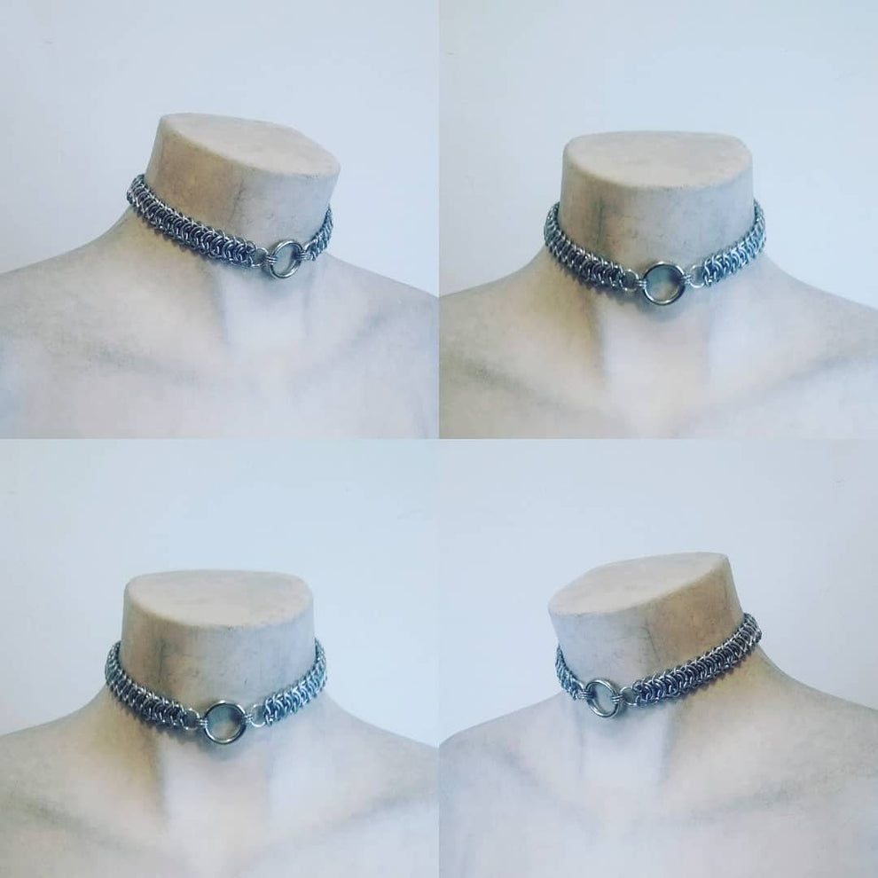 SyntheticDaisy's tweet photo. Our Vertebrate weave O-ring #collar. Constructed out of a woven #chainmail &amp; a 2 cm O-ring detail with an adjustable back.

Fits neck sizes 12" to 16". The perfect little accessory for any outfit. A bracelet version &amp; brass versions are available.

https://t.co/pqt9u25ca3 https://t.co/C83hRDiDtA