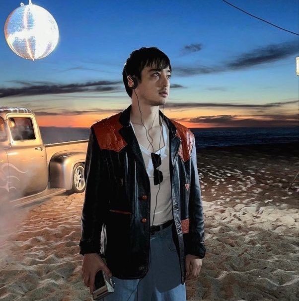 JojiInFortnite's tweet photo. Ok so now that they're adding every one and there mom to Fortnite, is it finally time we add Joji? https://t.co/lcptHxzNaq