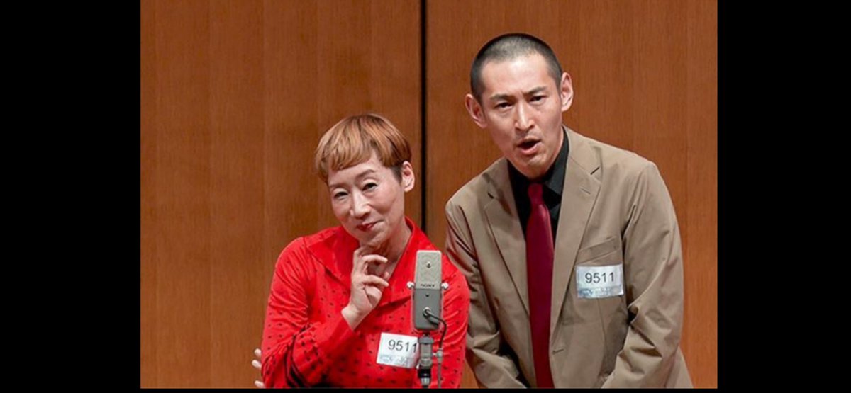 kPXfF3Xm1jvbLMS's tweet photo. オラッセンのとんでもあやさんの左に見える指は誰の指ですか？ https://t.co/RfAt7bBmMq