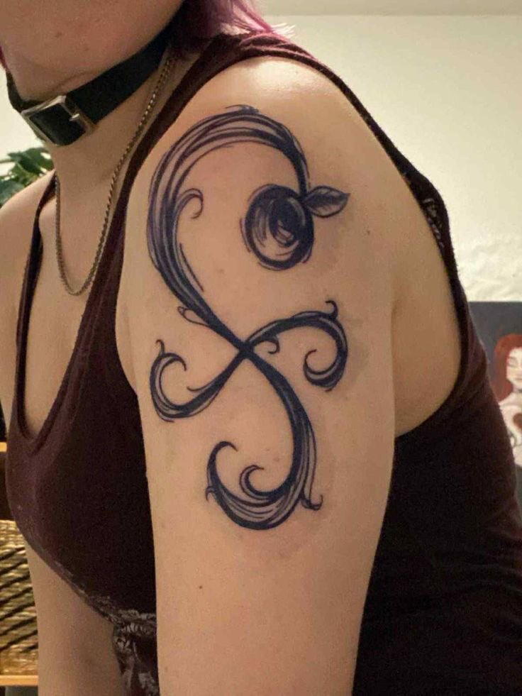 sleepylozizzz's tweet photo. how pinterest sees me

☆idol
☆tattoo
☆aesthetic vibes
☆outfit https://t.co/5gIeLI9GaW