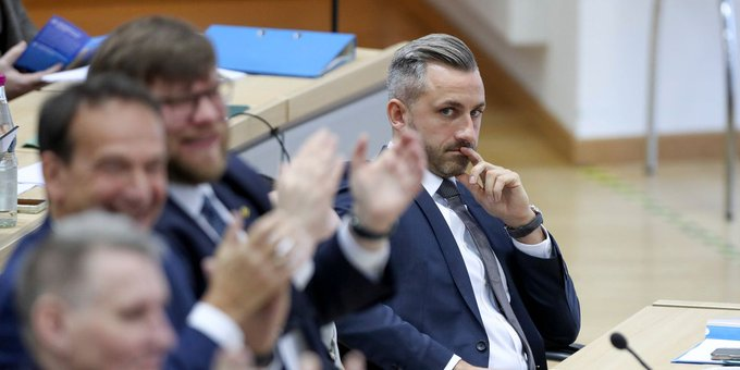 Bekerakay's tweet photo. Nach dem AfD Wahlsieg will Ulrich Siegmund Regierungschef werden. Nun geht es um Mehrheiten und die Regierungsbildung. #SachsenAnhalt #AfD #Landtag https://t.co/KZVyx0IZtV