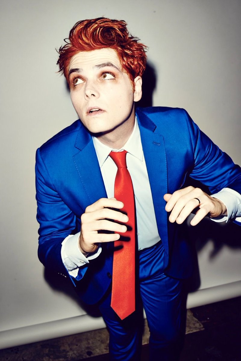waycultsz's tweet photo. happy hesitant alien day 👽❤️ https://t.co/uqNRKw4qEb