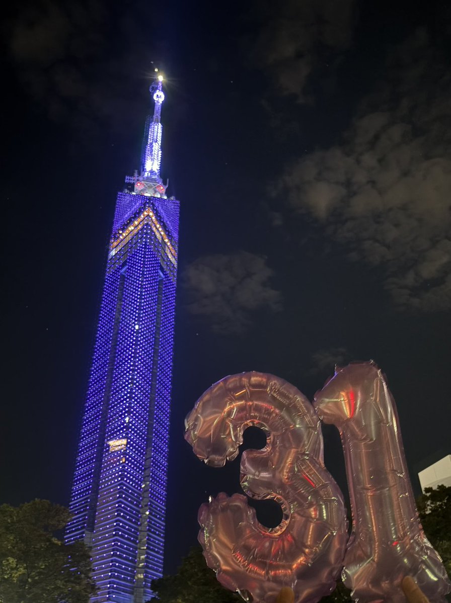 kyo_tiararashi's tweet photo. 福岡タワー
2回目 20:30点灯🗼💜
今日は何度も言うよー🎶
岸くん31歳誕生日おめでとう✨🎊

(それにしても毎年全く
上達しないカメラの腕前とは😅)

#岸優太誕生祭2026
#KC_HBDay https://t.co/Ac4wmu7jWz