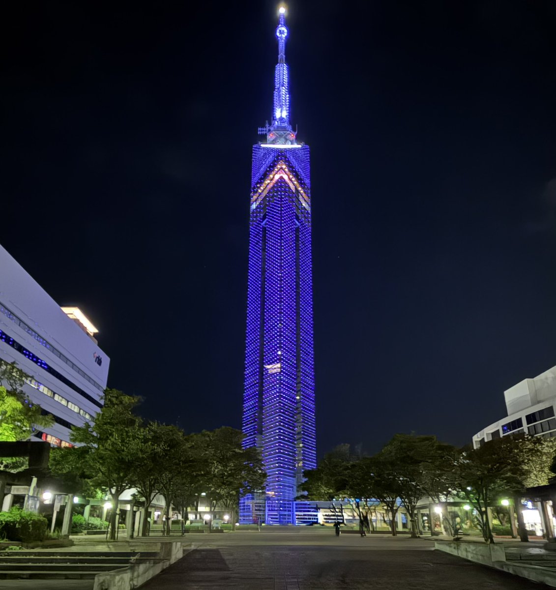 kyo_tiararashi's tweet photo. 福岡タワー
2回目 20:30点灯🗼💜
今日は何度も言うよー🎶
岸くん31歳誕生日おめでとう✨🎊

(それにしても毎年全く
上達しないカメラの腕前とは😅)

#岸優太誕生祭2026
#KC_HBDay https://t.co/Ac4wmu7jWz