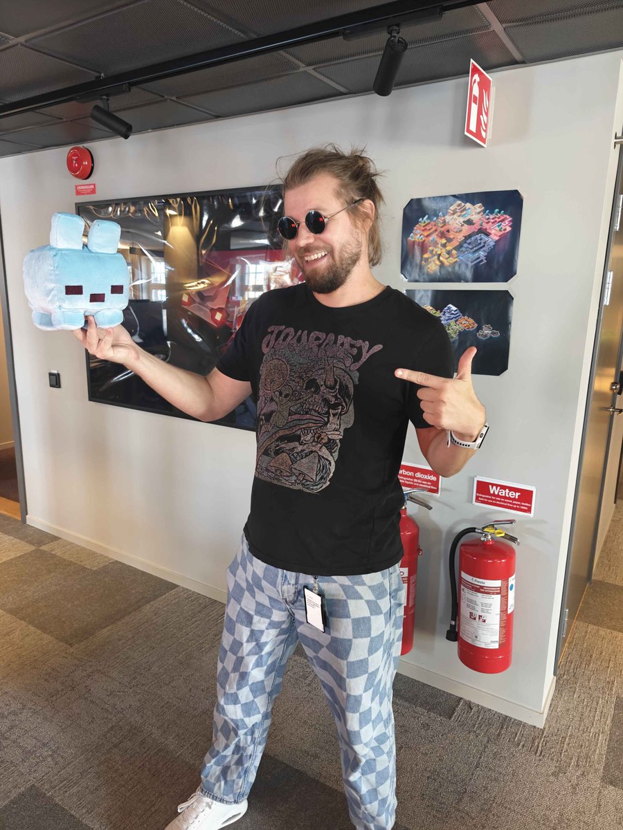 ChrisNordgren's tweet photo. I got myself a Blub plushie from Minecraft Dungeons 2

Dev note:
The concept of the mob was drawn by a flute witch https://t.co/3jKXcCHtey