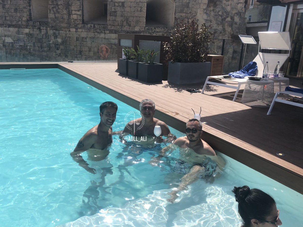 Nikaovski's tweet photo. رضا پهلوی گفته تمام زندگیم رو فقط #مبارزه کردم!
النگوهات نشکنه مبارز.
😂🤣😂🤣🤣🤣🤣😂￼🤣🤣🤣🤣 https://t.co/7kt8rqS23t