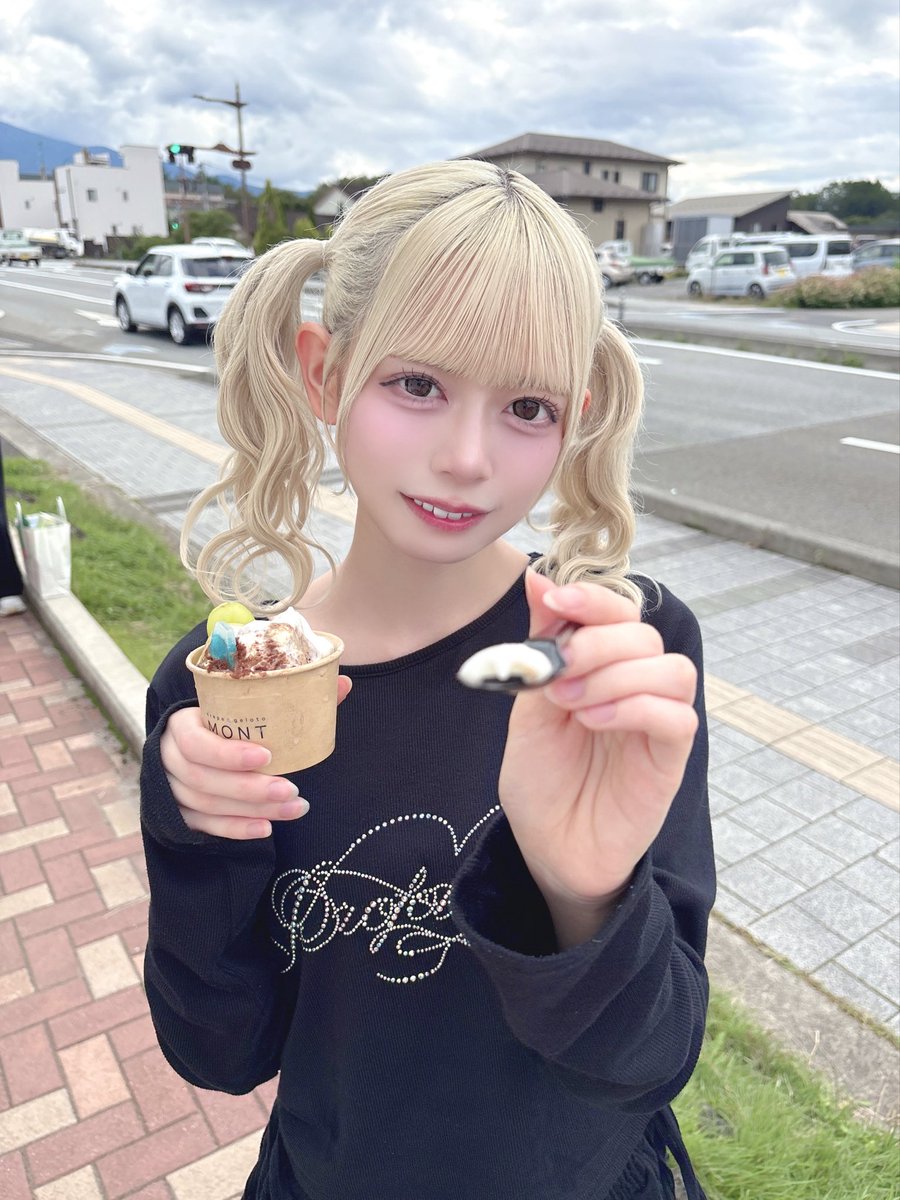 one__ayane's tweet photo. ひとくちあげる！🍨💞🎀 https://t.co/cwfbe79xgL