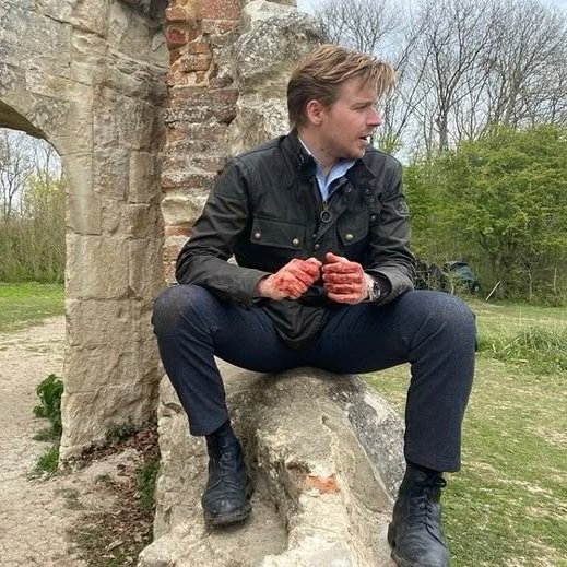 gwaynston's tweet photo. when you have your boyfriend's clothes https://t.co/dh4FKh6MI4