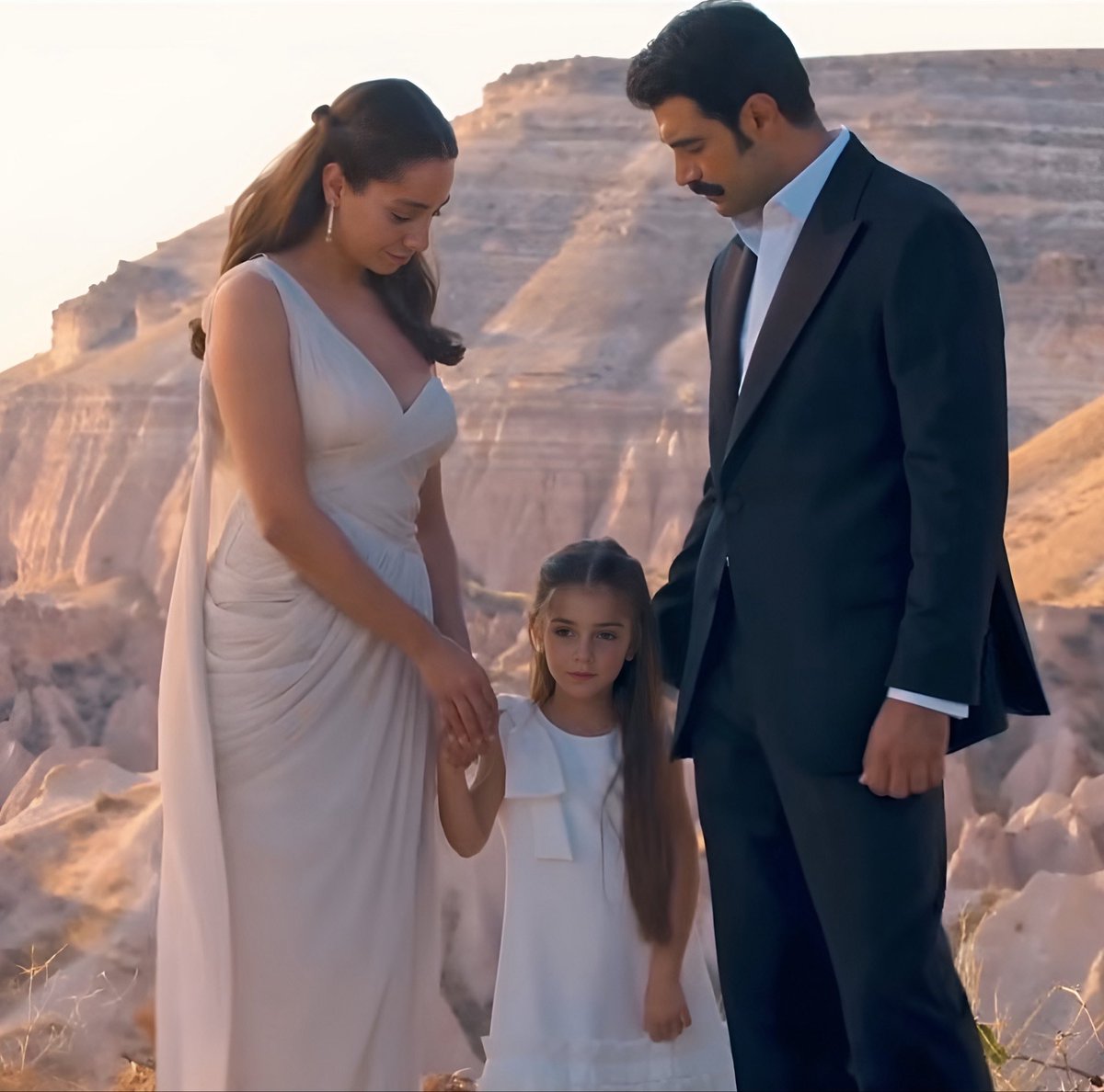 mlmyz_'s tweet photo. #SevdanBirAteş https://t.co/3d4kqK0kpp
