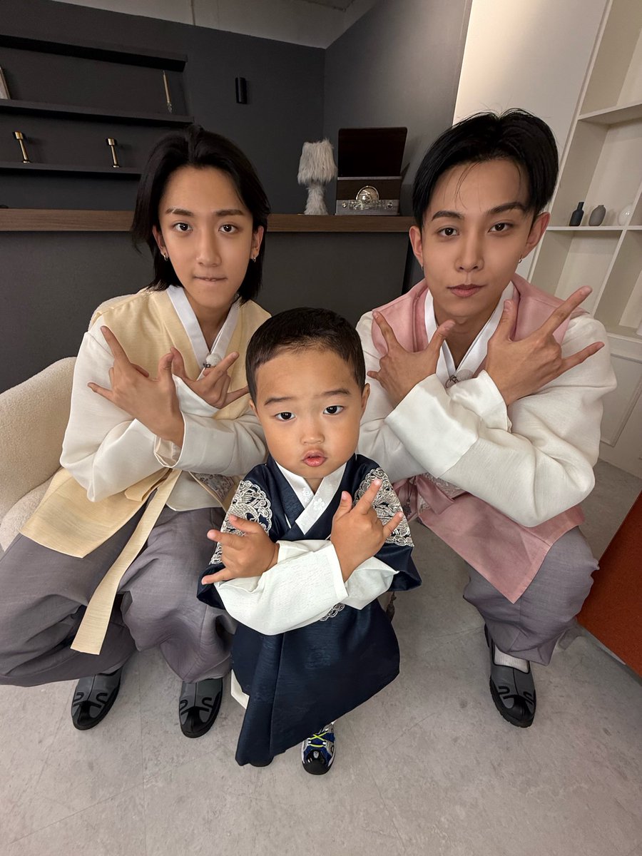 ryulngshot4sho's tweet photo. cuties 🤟🏻🙂🤟🏻 https://t.co/5ZpoLEpUOO