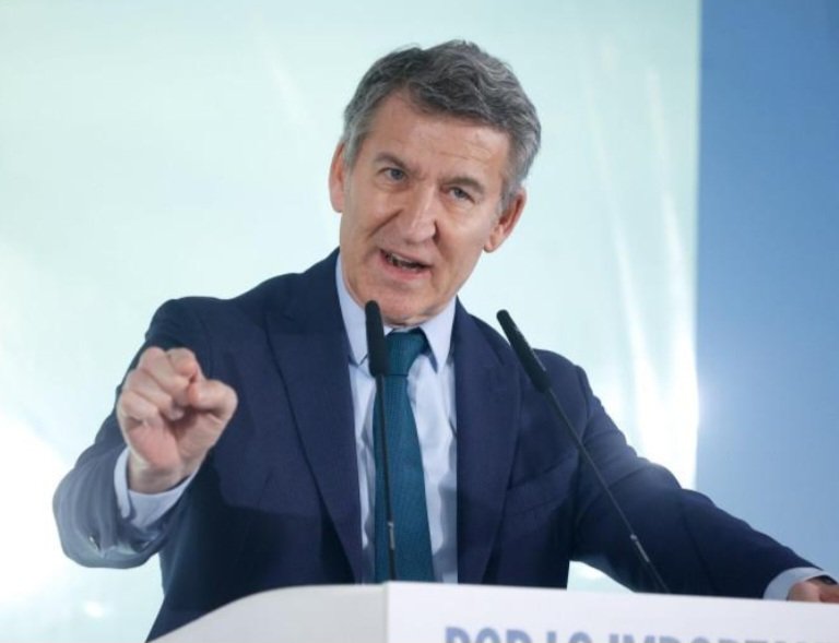 rubenmllfrr's tweet photo. Feijóo anunció a las 11:25 h que votaría en contra del decreto de vivienda, antes de conocer su texto definitivo (12:47).

Su política se reduce a: bloquear, montar bronca y hacer imposible cualquier acuerdo. 

Ni arrima el hombro ni ofrece soluciones: solo confrontación. https://t.co/01rlkTHwMM