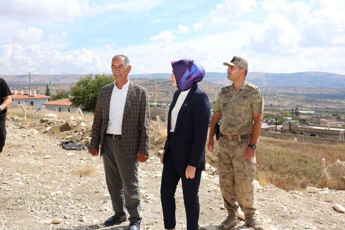 polatelikym's tweet photo. 📍 Kaymakamımız Sn. Esra Bozan, Bağarası ile Dümbüllü arasındaki yolda incelemelerde bulunarak bölgedeki mevcut durumu yerinde değerlendirdi. https://t.co/8FPZwKMNyx