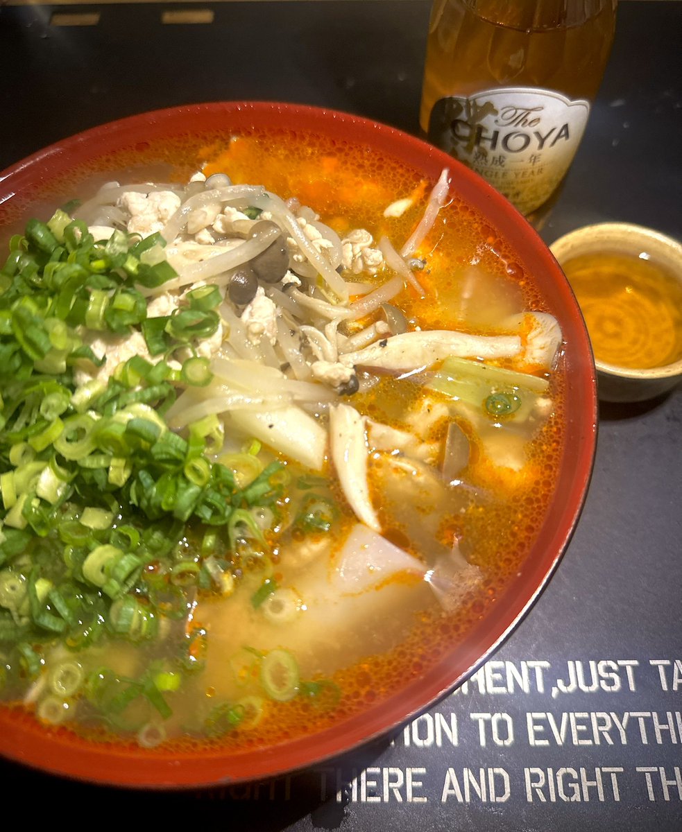 puko_strom's tweet photo. 群馬県行った時のお土産！めちゃ平ぺったらこいうどんだっちゃ🥰つるつるモチモチで美味しかったです。益子焼きのおちょこも手触りと口当たりが良くてお気に入りになりま��た。 https://t.co/ktTchAZ0lz