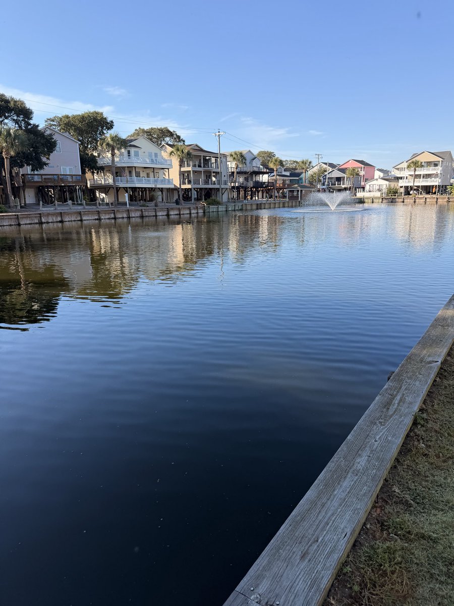SpotterBrett's tweet photo. If you don’t have kids in school, this is the perfect time of year to visit Myrtle Beach. Ocean Lakes, Island Vista and the Marriott by grand dunes are awesome properties and so is the Holiday Inn in Surfside. Everything is open and the weather is great and there are no crowds. https://t.co/2rrJYt8Cky