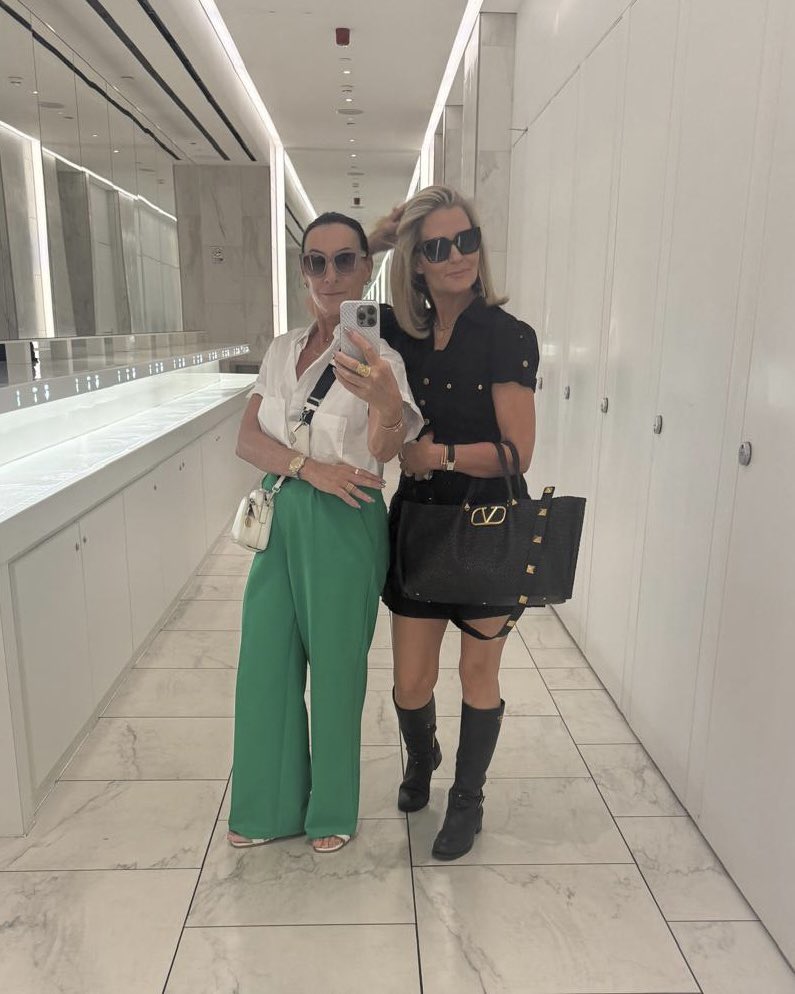 CatsCompilation's tweet photo. You can find us here all day lol- let the shopping begin 🥂🛍️ #TheVillage #Westfield https://t.co/PFfmVeemc7