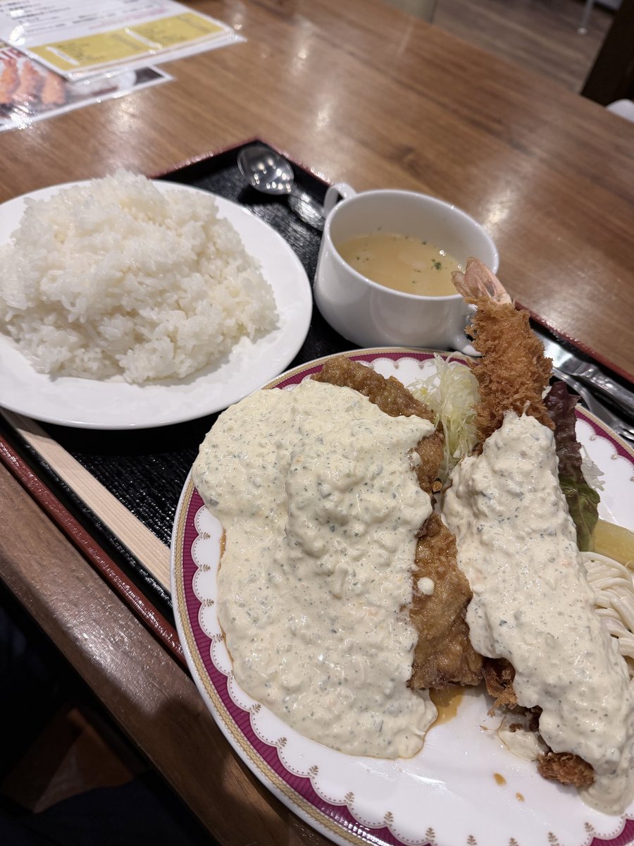 Mattsun_civil's tweet photo. 白いからカロリー0

とはいえないほどのボリューム。
少食で有名？な取引先が、大盛りにしてたのでつられてみたら痛い目みました😇 https://t.co/2Y9VPl8Hf4
