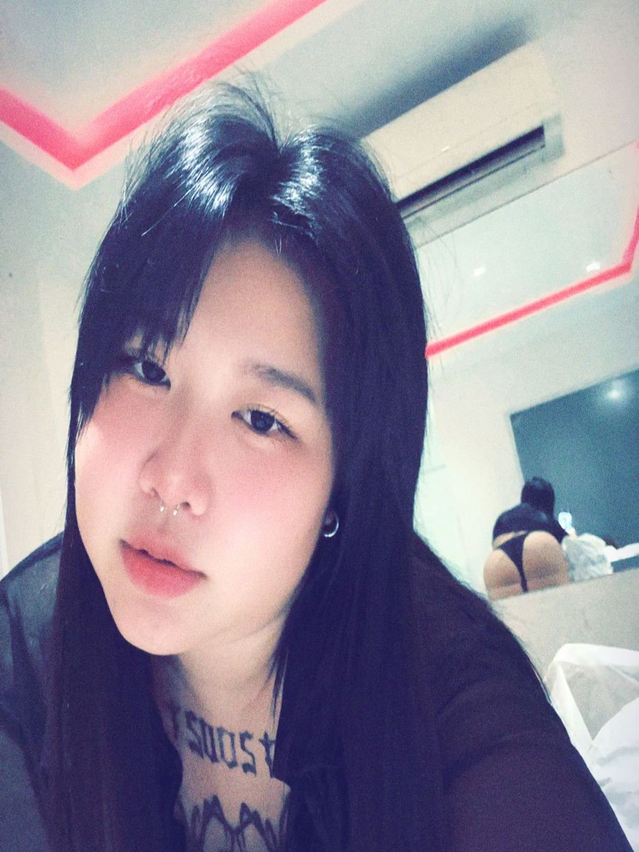 DelphaBaddvl9t's tweet photo. 💋 ""ถ้าเลือกกันแดดจากความรู้สึกหลังทา ตัวนี้เป็นอีกตัวที่อยากแนะนำให้ลอง!""
🌤️ ครีมกันแดดเนื้อซูเฟล่ บางเบา คุมมันนาน 💗
💗 เป็นเนื้���ที่ทาแล้วไม่ทำให้รู้สึกว่ามีอะไรหนักๆ อยู่บนหน้า เลยหยิบใช้บ่อย ชอบตรงเนื้อนี่แหละ
📍พิกัด :  Jang.25_45
#พัทยา #นาเกลือ #รับงานพัทยา #พัทยาเหนือ https://t.co/oKtfUI5IXE