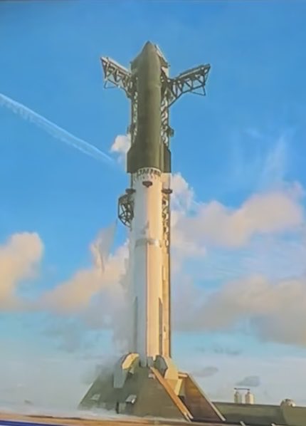 KellowanSy83's tweet photo. My profile’s memento of a magnificent and Cumbrous Starship &amp; it’s flight 14 insertion into orbit. 🚀🚀🚀🚀🚀 https://t.co/uhrOuIILw7
