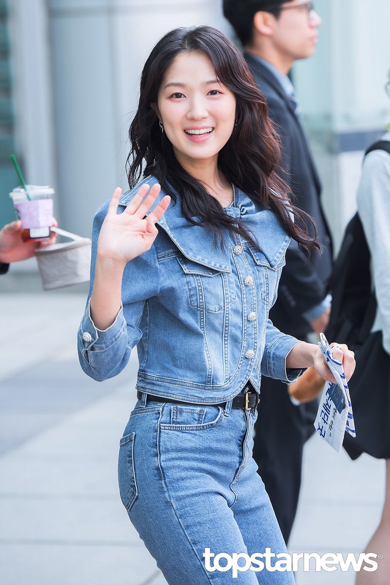 _clarich_'s tweet photo. Hyeyoon in her 20s                  Hyeyoon in her 30s https://t.co/mVePTP0aE5