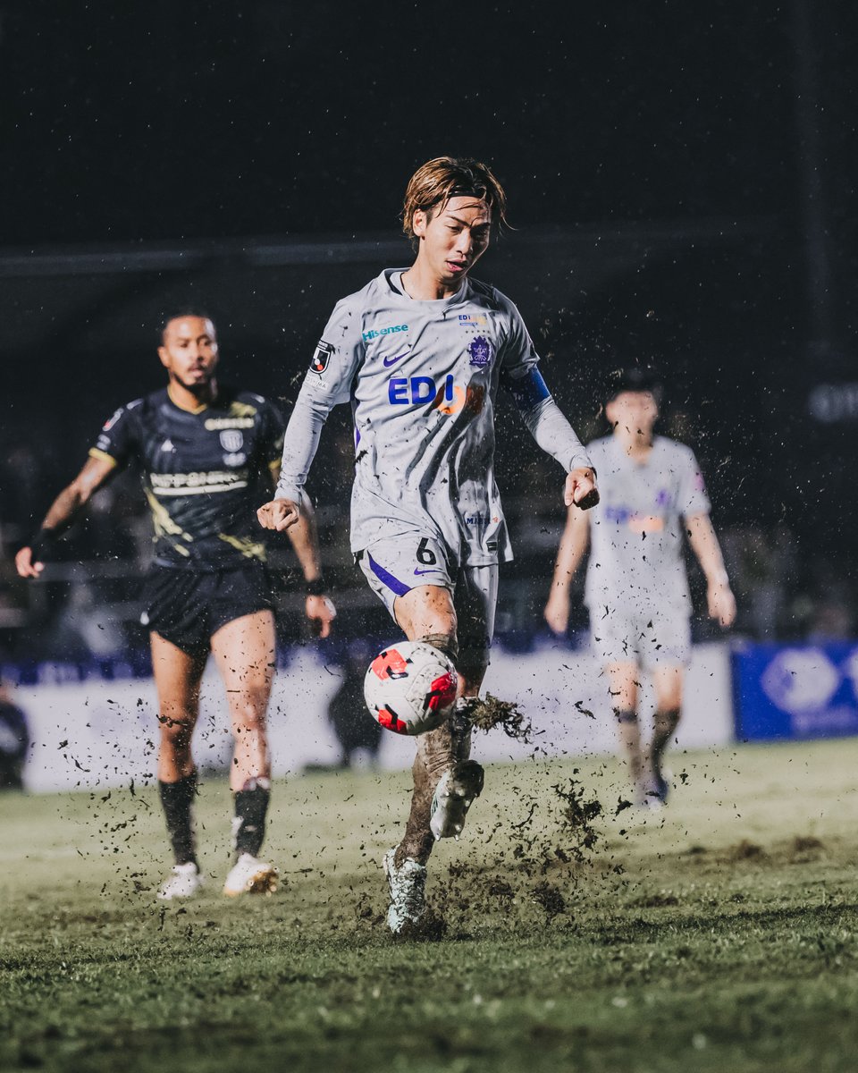 sanfrecce_SFC's tweet photo. 𝐌𝐀𝐓𝐂𝐇 𝐑𝐄𝐂𝐀𝐏📸
雨にも負けず。
#sanfrecce #ONEVIOLET #ルヴァンカップ https://t.co/cggGt9b4Ho