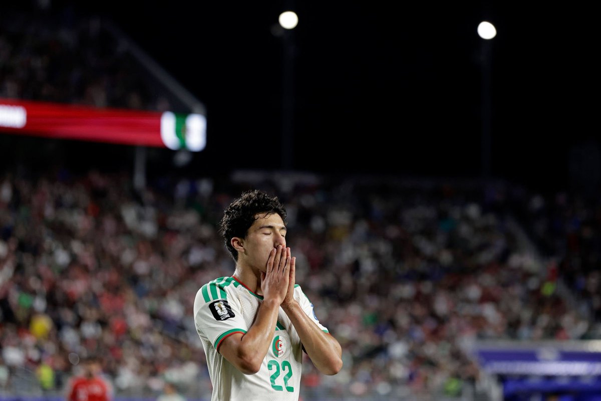 lnstantFoot's tweet photo. WOW : L'Algérie perd actuellement 2-0 face au Burundi alors qu'on n'a même pas dépassé le quart d'heure de jeu. 😳🇩🇿 https://t.co/tywzzMb5Qo