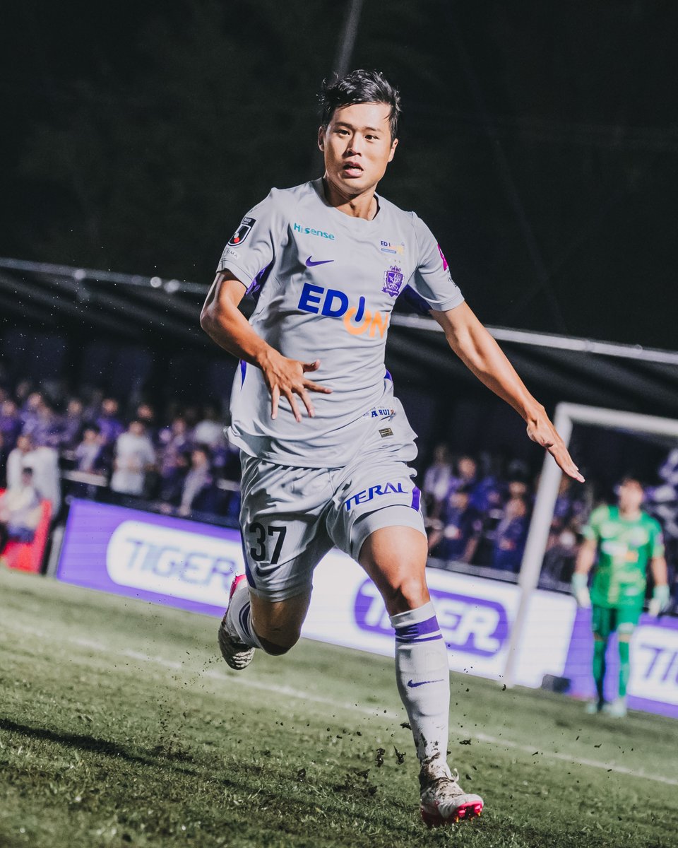 sanfrecce_SFC's tweet photo. 𝐌𝐀𝐓𝐂𝐇 𝐑𝐄𝐂𝐀𝐏📸
雨にも負けず。
#sanfrecce #ONEVIOLET #ルヴァンカップ https://t.co/cggGt9b4Ho