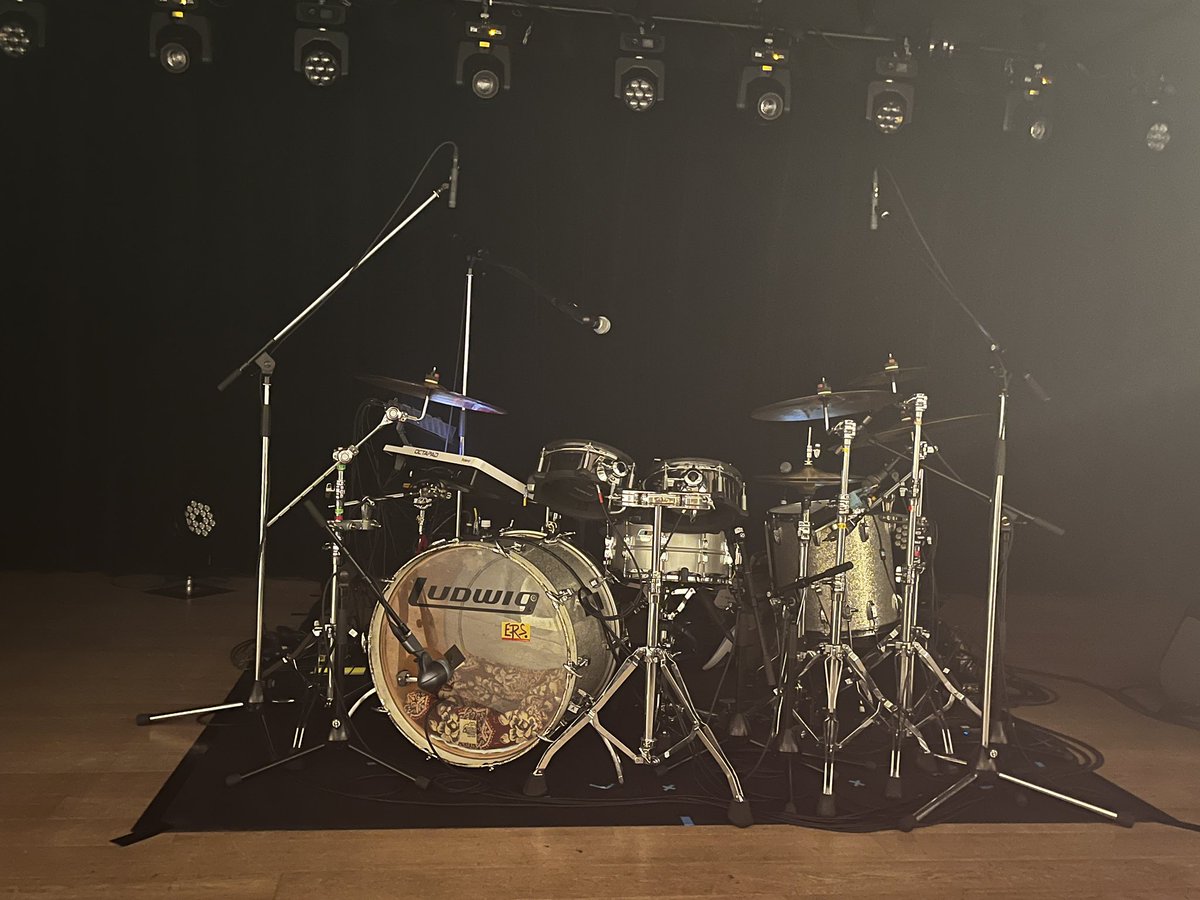 ibatakasui07's tweet photo. Fishmansの欣ちゃんの音を浴びてきました
ドラムって泣けるんやなあ… https://t.co/Qr84b19t7C