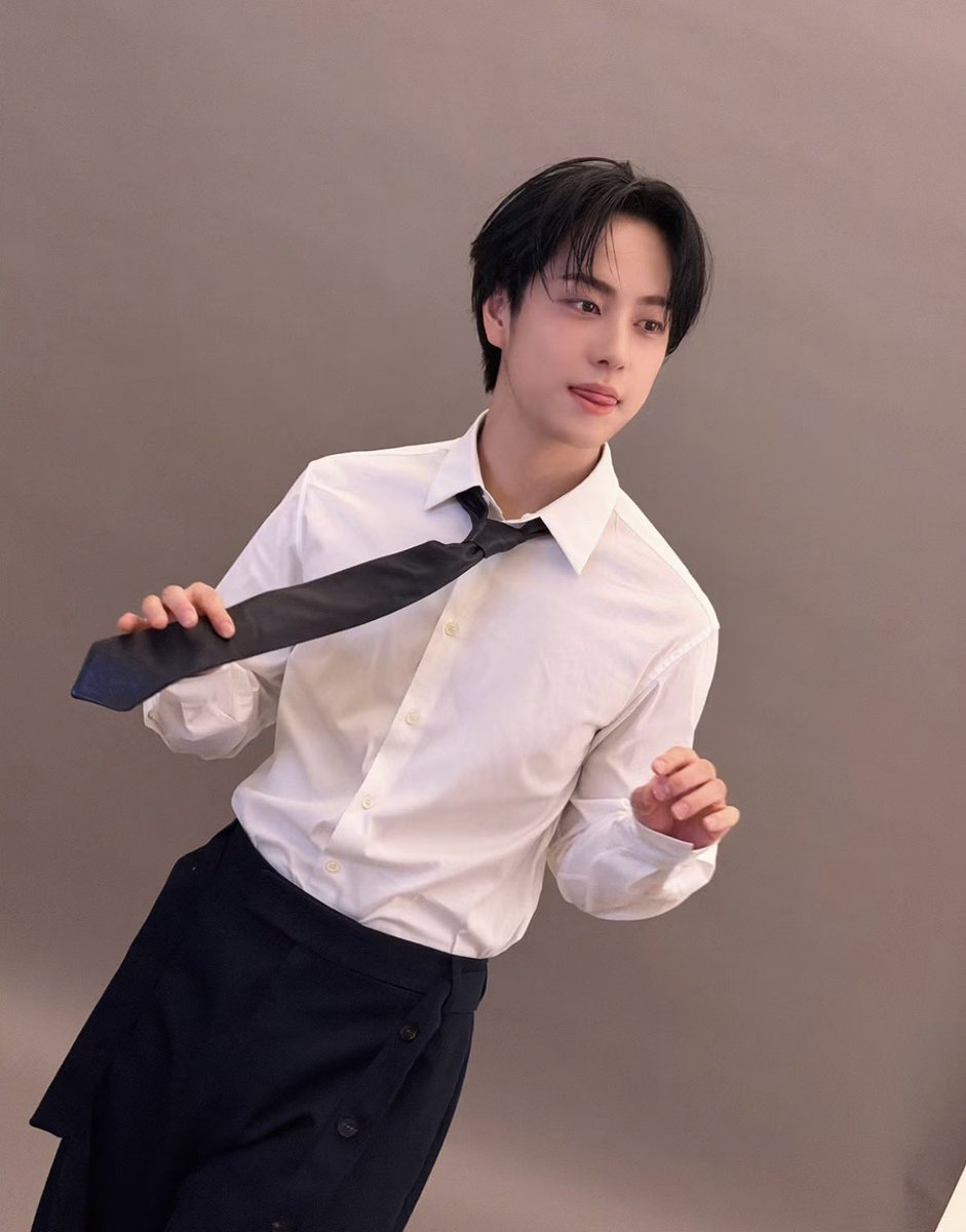 takdungiii's tweet photo. 얼루어타키ㅈㅉ잘생겼네 https://t.co/QTUEui2xCh