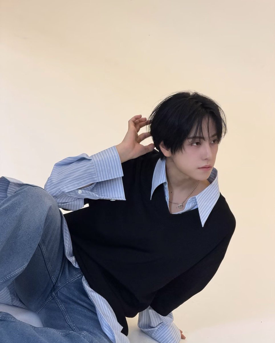 takdungiii's tweet photo. 얼루어타키ㅈㅉ잘생겼네 https://t.co/QTUEui2xCh