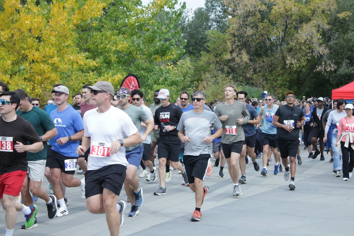 CanadianNatural's tweet photo. Employees from our Calgary offices recently participated in a Fun Run, raising money for our upcoming United Way campaign. This event was a great way to have our employees come out and enjoy some fresh air, all while supporting a good cause. #DoingItRight #FunAndIntegrity https://t.co/MY58VVEUk5