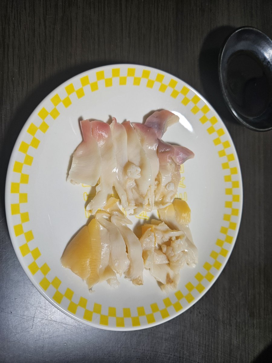 FREEDOM_ayumin2's tweet photo. 漁師の知り合いからホッキ貝貰ったから2個は刺身、4個は冷凍保存に！！

ヒトコトだけ、、、処理めんどくせっ https://t.co/XrRFe3bcGZ