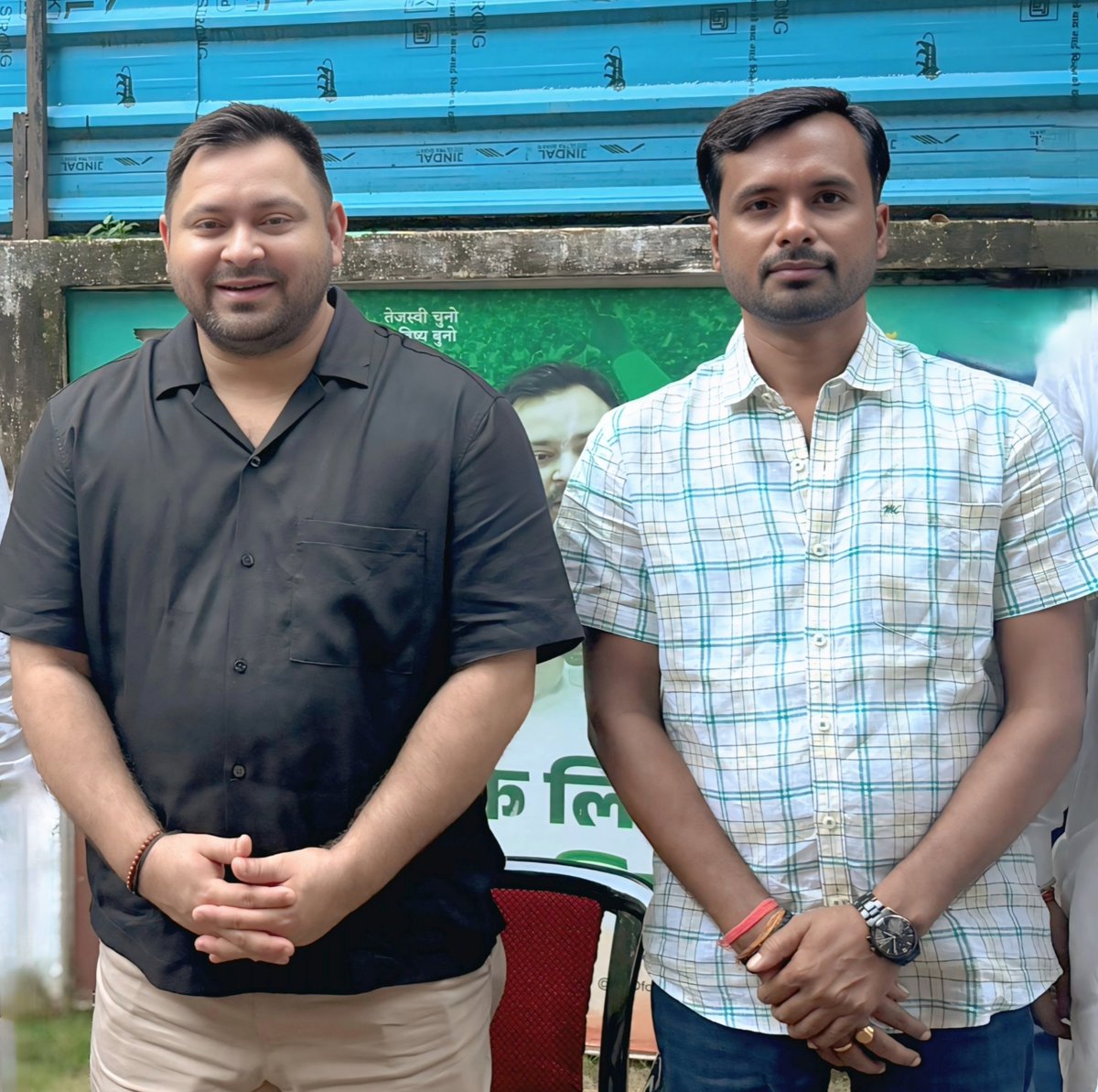 SachinYadavRJD's tweet photo. बिहार के भविष्य, राजद के राष्ट्रीय कार्यकारी अध्यक्ष माननीय नेता प्रतिपक्ष भाई श्री तेजस्वी यादव जी से उनके आवास पर शिष्टाचार मुलाकात हुई।। @yadavtejashwi ❤️🫰
#TejashwiYadav #Rjd #Sheohar https://t.co/CUPpZfnbF6
