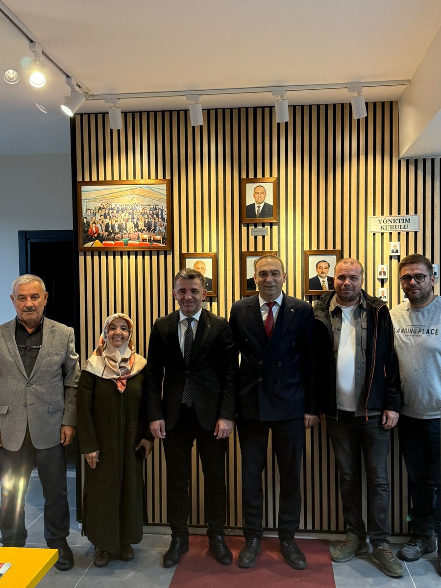samet__caglayan's tweet photo. 📍 Sakarya Elektrikçiler Esnaf Odası’ndayız

Oda Başkanımız Serdar Kaplan’ı; İlçe Kadın Kolları Başkanımız Hatice Genç ve yönetim kurulu üyelerimiz Sami Memiş ile Recep Doğan’la birlikte ziyaret ettik.

Nazik ev sahipliği ve samimi sohbeti için kendisine teşekkür ediyor, çalışmalarında başarılar diliyoruz.