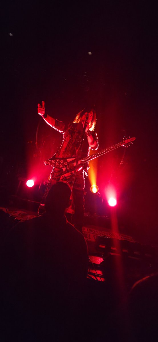 TrickledWaters's tweet photo. Sunday was a fun night indeed. https://t.co/l8SHLtvKtG