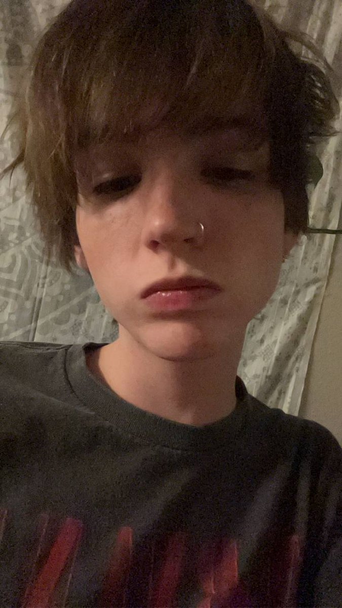 cutieconnorv's tweet photo. hello anyone wanna cheer a lonely boy? https://t.co/RWvYSgNMKn