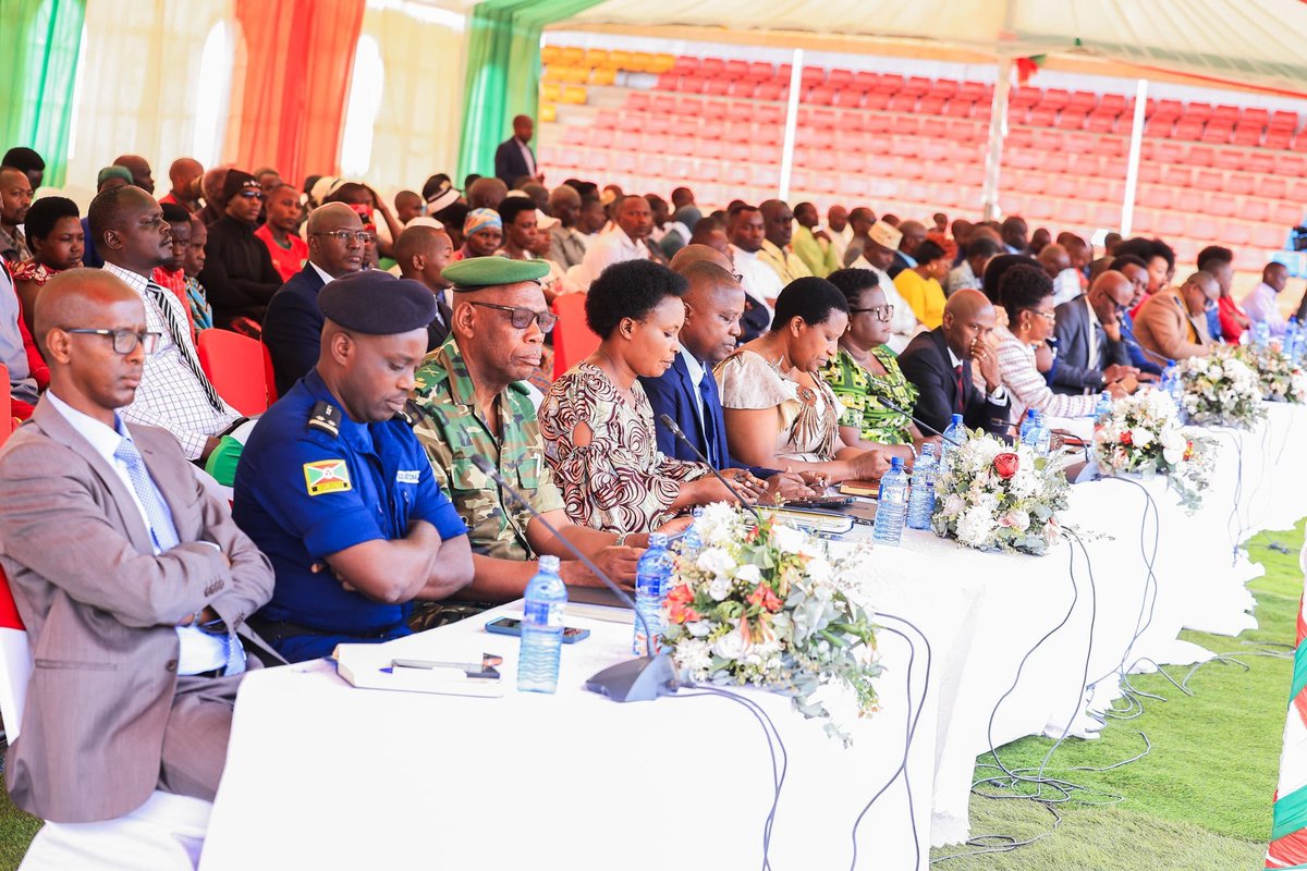 CNC_BURUNDI's tweet photo. La Présidente du CNC  a participé à l'émission publique des porte paroles des institutions  tenue à Butanyerera le mardi 29 septembre  2026: Une interaction riche avec les journalistes et la population sur des questions d'intérêt commun. https://t.co/5DUhkfeiLv