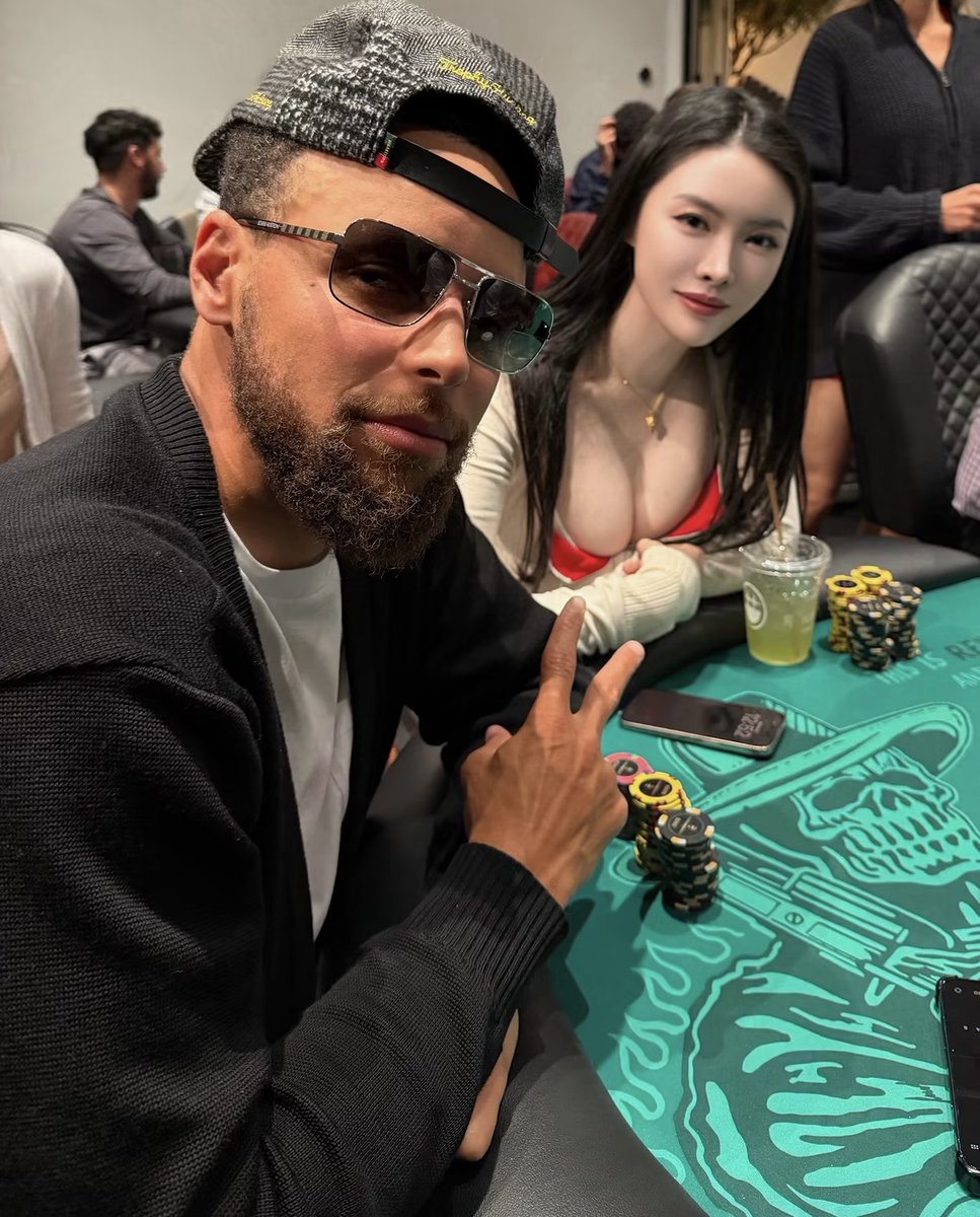 CryptoApprenti1's tweet photo. Be careful if u wanna play poker with her. @StephenCurry30 @JimmyButler https://t.co/XTKlDR2cxa